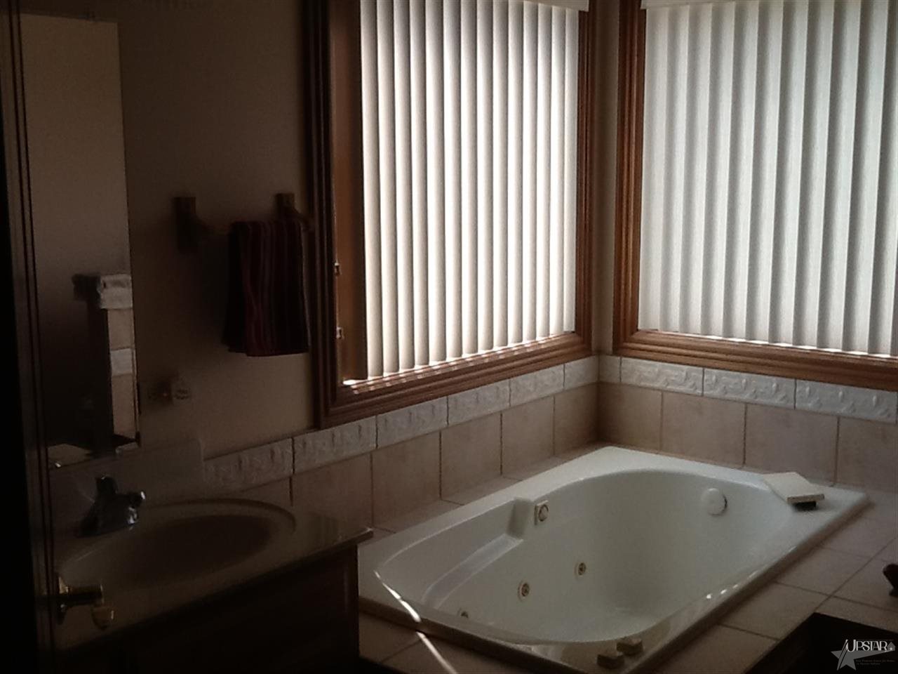 21802 Notestine Road Woodburn, IN 46797 - Photo 7 of 27
