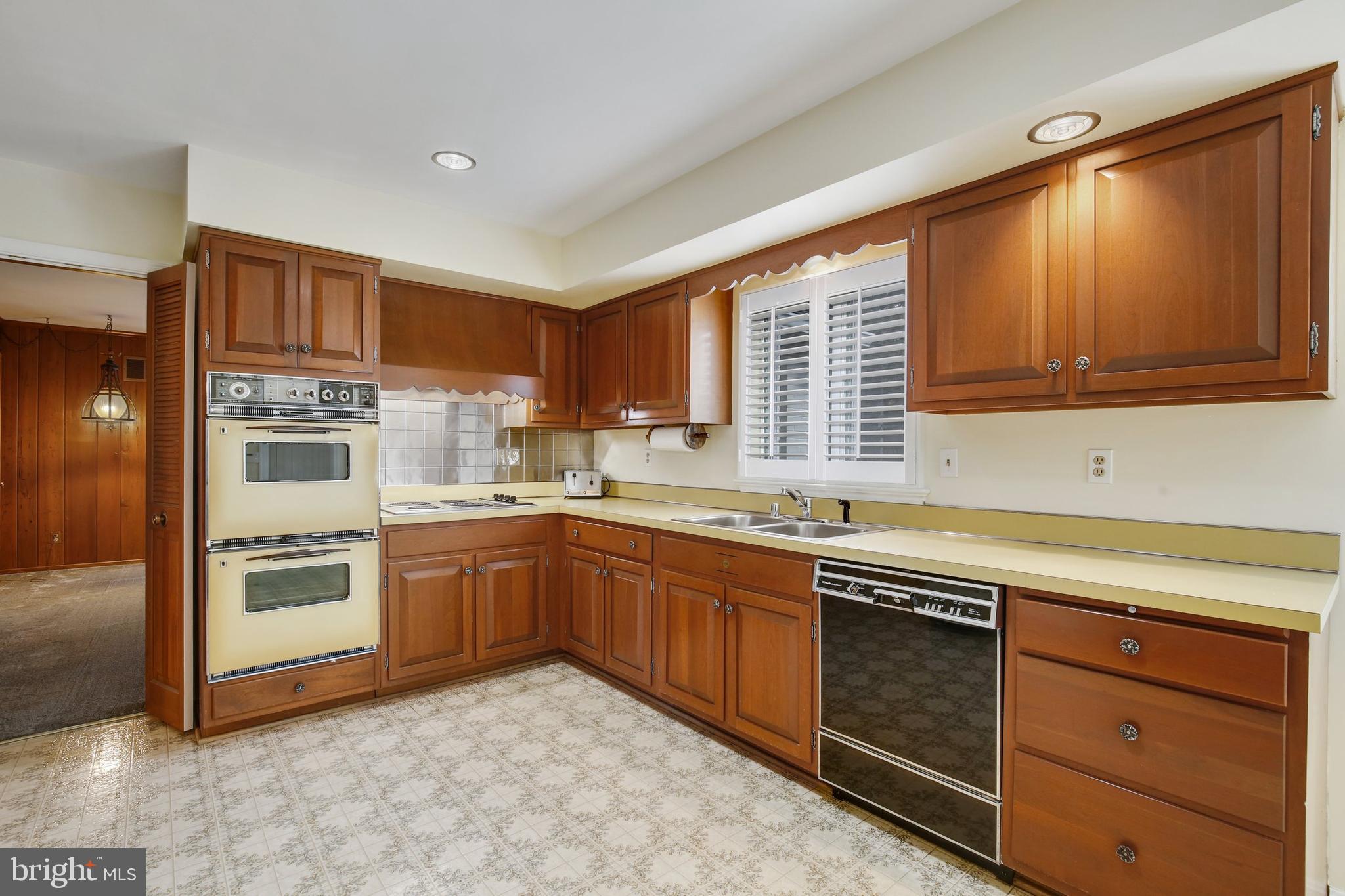 10023 Kendale Road Potomac, MD 20854 - Photo 32 of 103