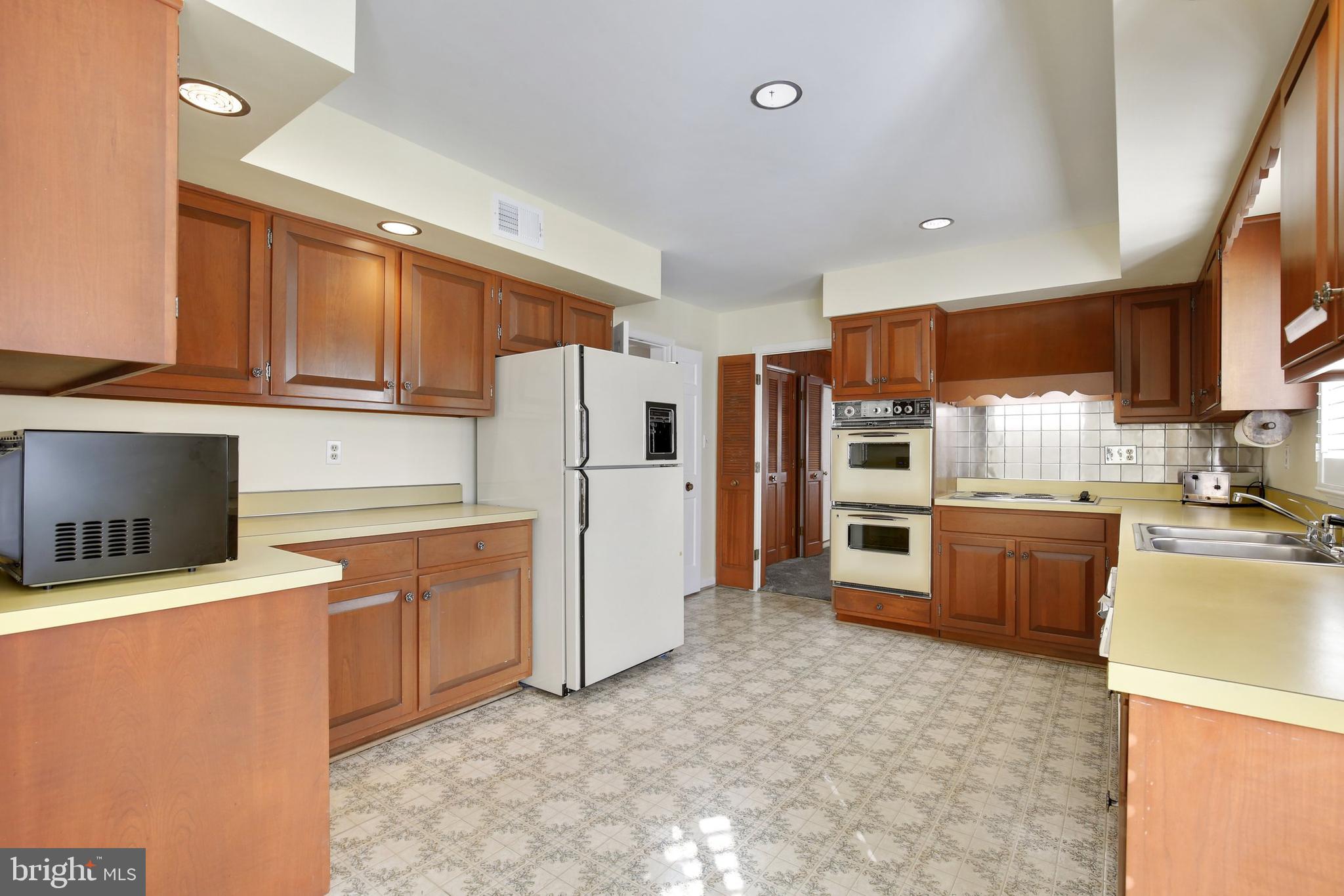 10023 Kendale Road Potomac, MD 20854 - Photo 36 of 103