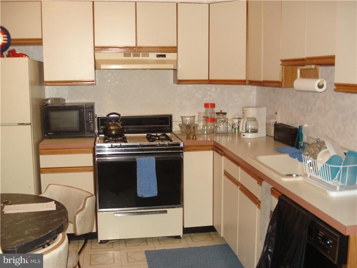 6304 Rising Sun Avenue Philadelphia, PA 19111 - Photo 6 of 8 Gallery Image 6