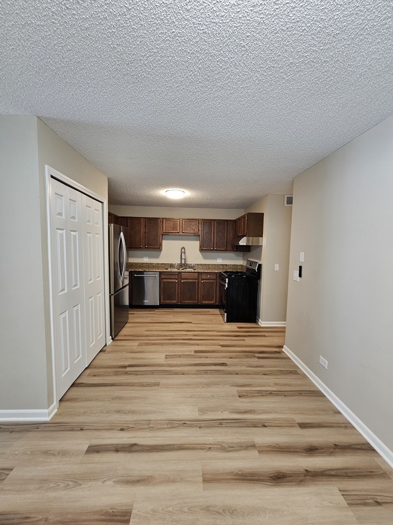 1093 Kane Street, Unit 1093 South Elgin, IL 60177 - Photo 2 of 17