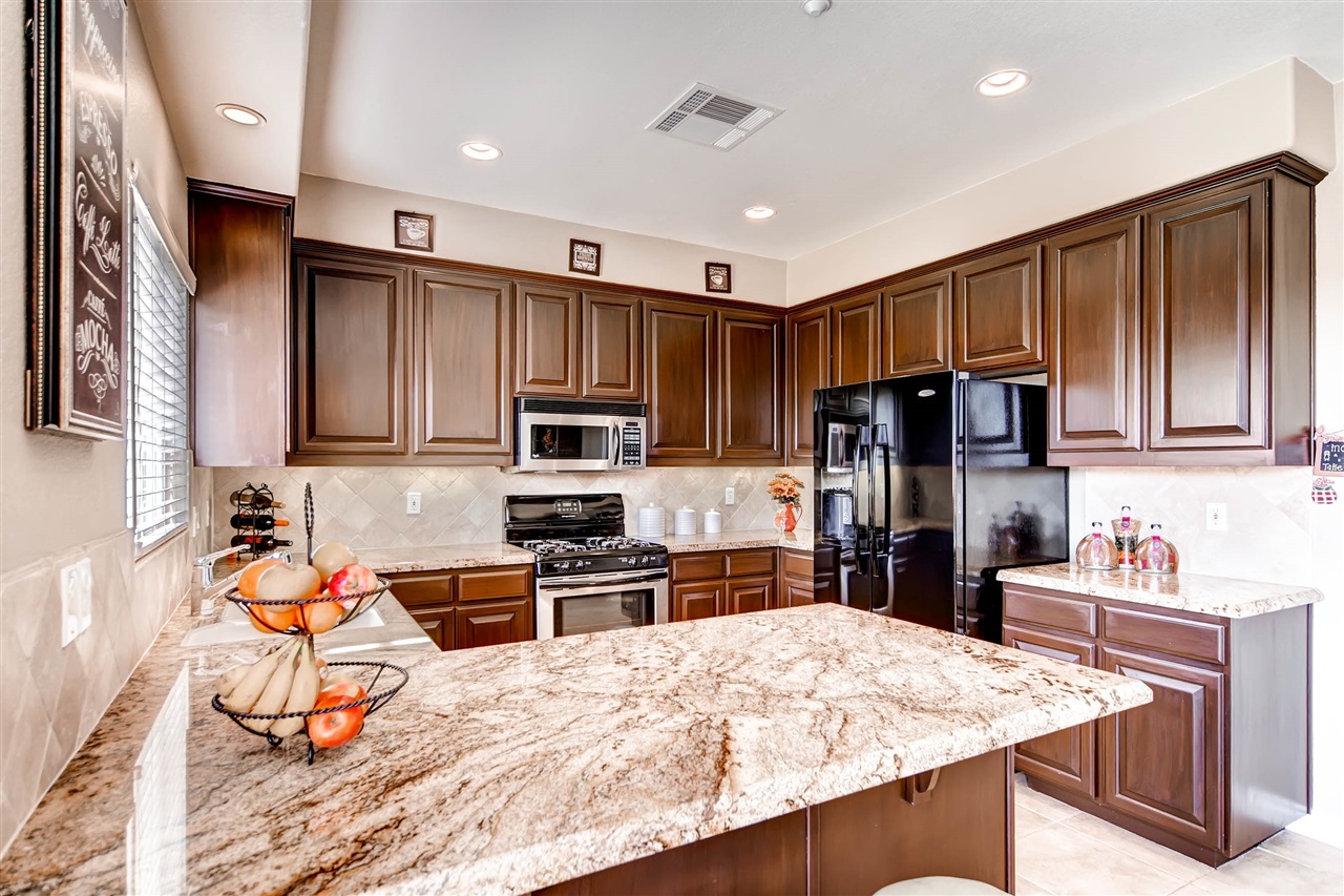 721 Oceanview Terrace Vista, CA 92084 - Photo 8 of 25