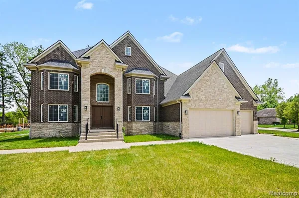 $899,000 | 56350 Willow Creek Boulevard, Utica, MI 48316