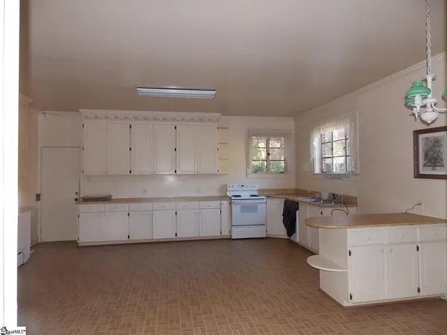 $671,000 | 905 East Greenville Street, Anderson, SC 29621