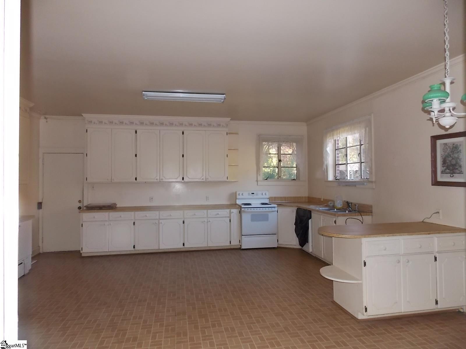 905 East Greenville Street Anderson, SC 29621 - Photo 6 of 28