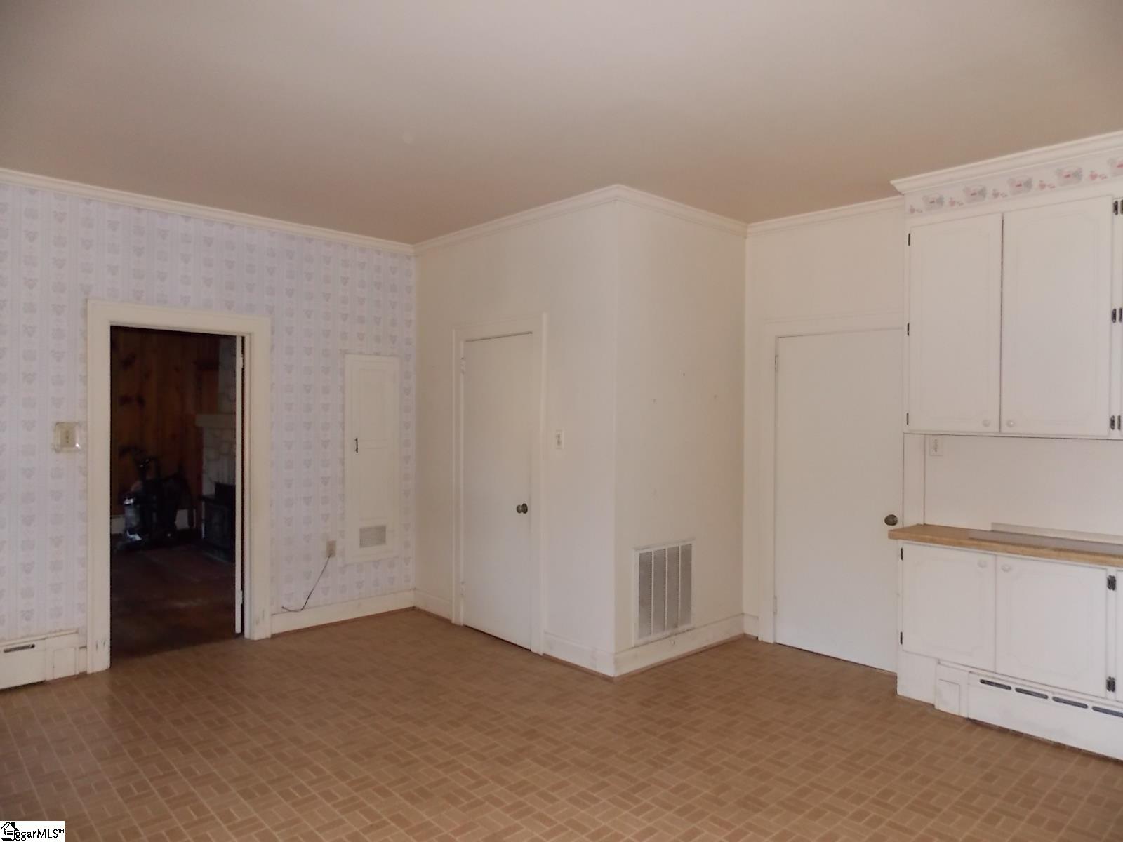 905 East Greenville Street Anderson, SC 29621 - Photo 7 of 28