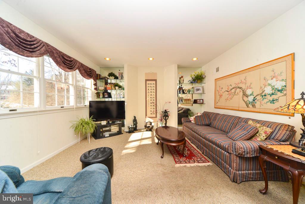 714 Hillaire Road Lancaster, PA 17601 - Photo 6 of 30 Gallery Image 6