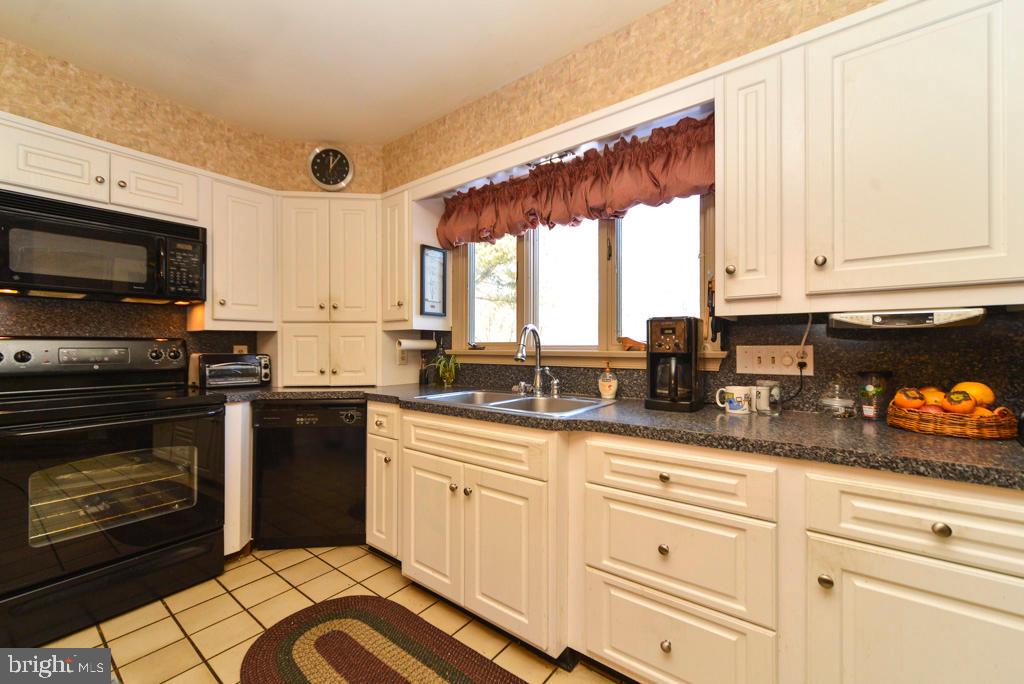 714 Hillaire Road Lancaster, PA 17601 - Photo 8 of 30 Gallery Image 8