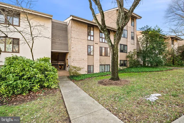 $2,250 | 103 Cross Keys Road, Unit R103D2, Baltimore, MD 21210