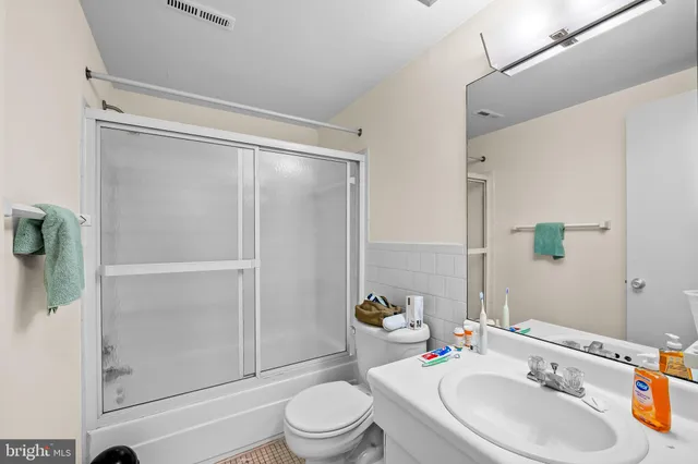 $2,250 | 103 Cross Keys Road, Unit R103D2, Baltimore, MD 21210