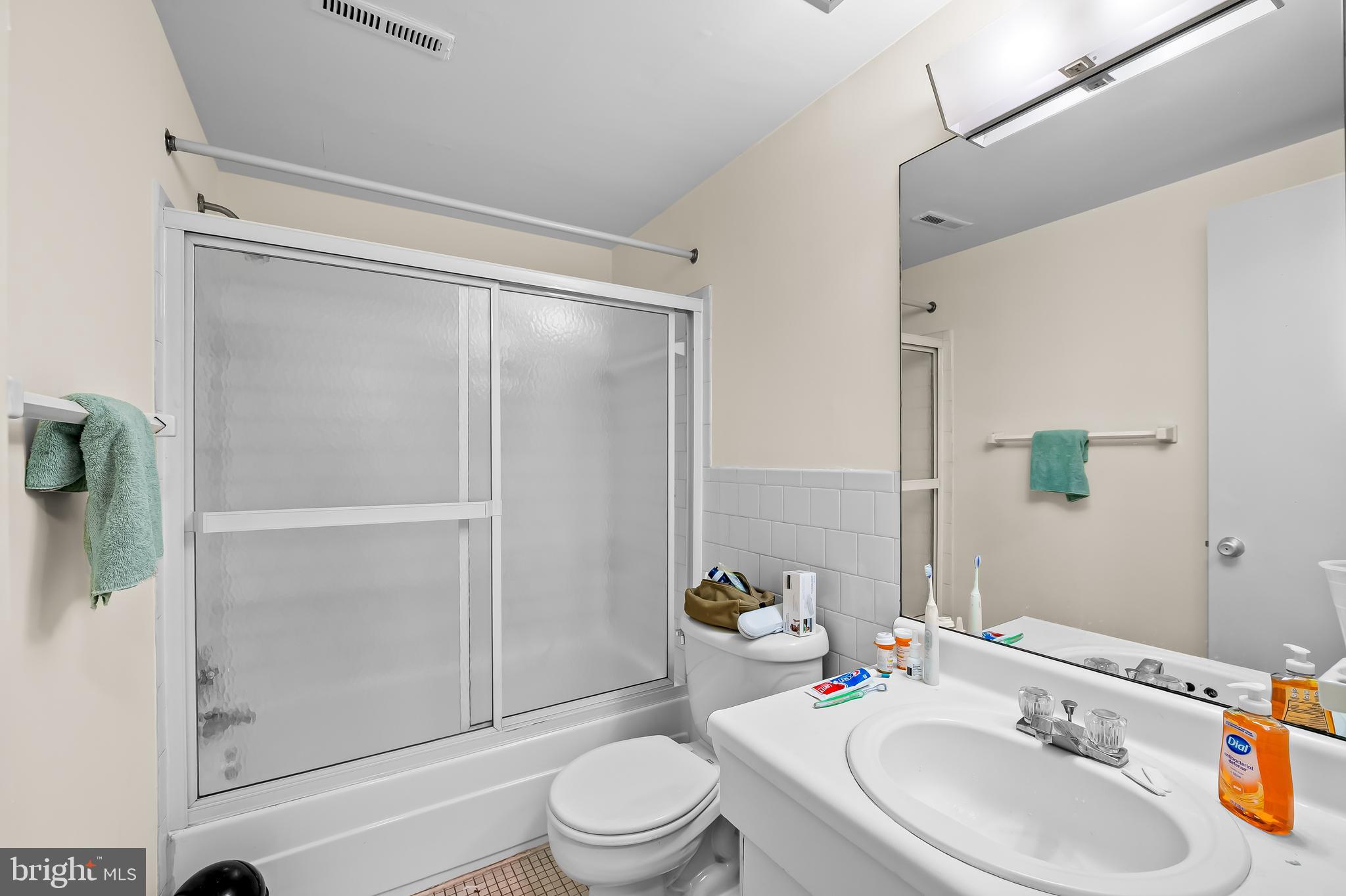 103 Cross Keys Road, Unit R103D2 Baltimore, MD 21210 - Photo 11 of 18 2nd bath