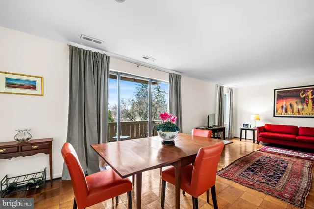 $2,250 | 103 Cross Keys Road, Unit R103D2, Baltimore, MD 21210