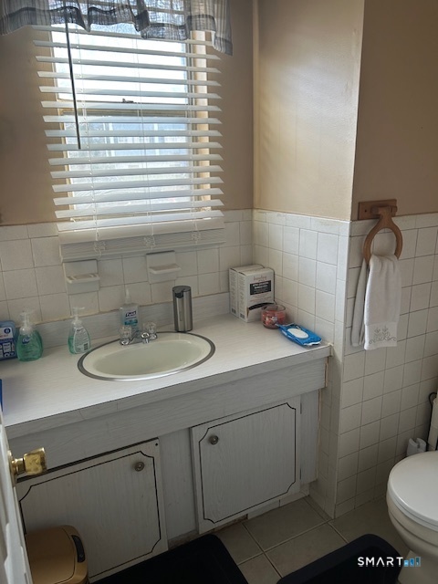92 Angel Drive, Unit C Waterbury, CT 06708 - Photo 6 of 18 a bathroom with a sink and a toilet
