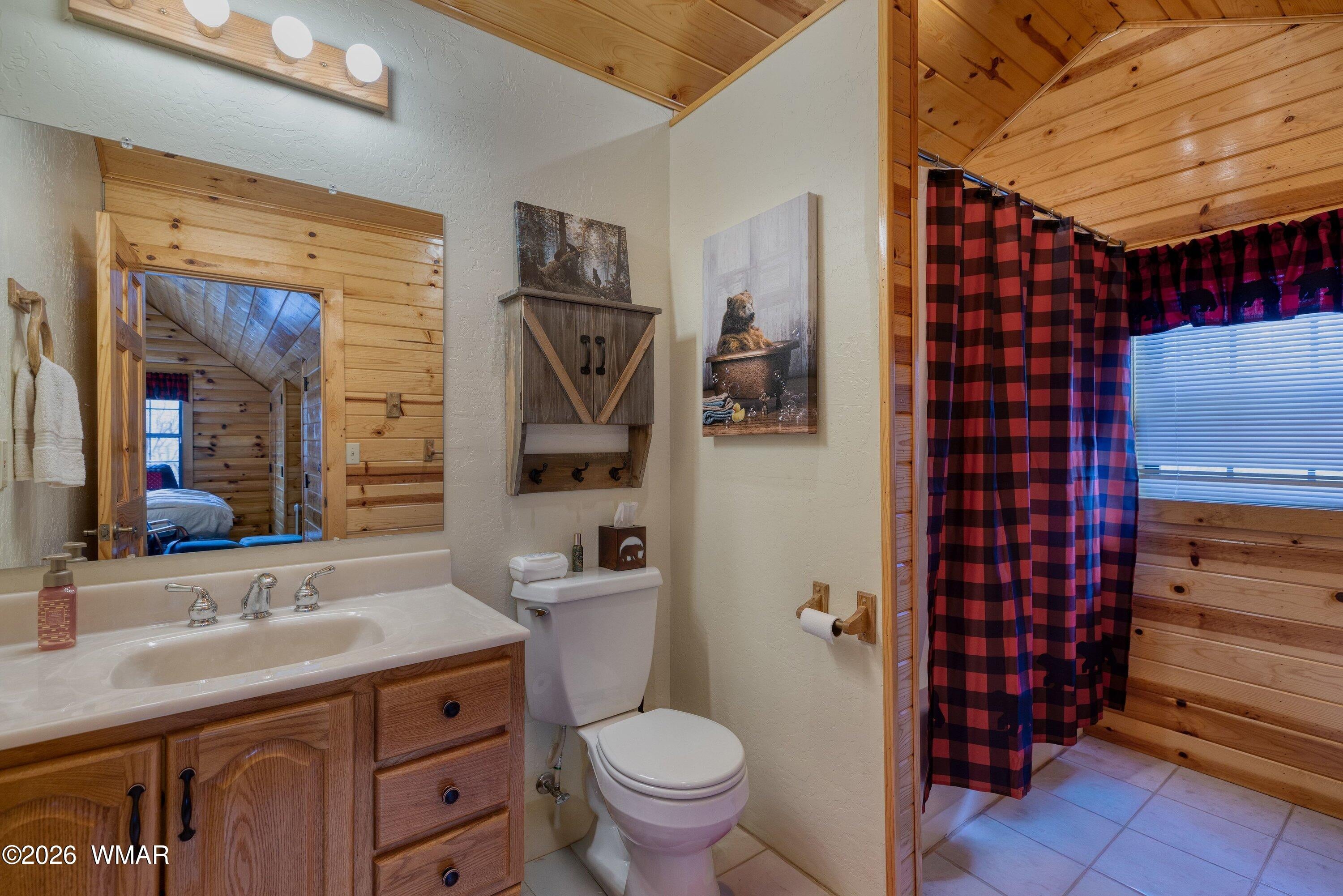 3523 Turkey Track Road Pinetop, AZ 85935 - Photo 21 of 26 Primary bath
