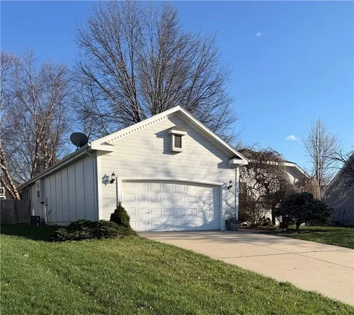 $2,645 | 4509 Northeast Jamestown Drive, Lee's Summit, MO 64064