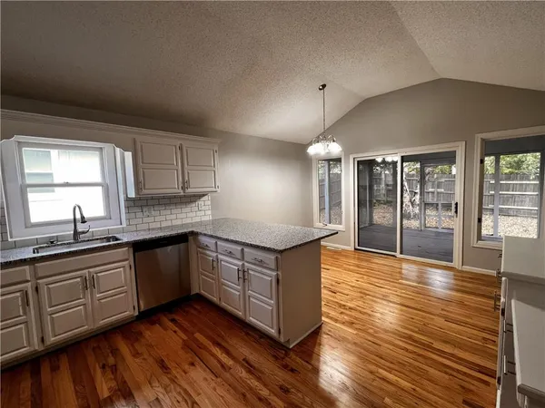 $2,645 | 4509 Northeast Jamestown Drive, Lee's Summit, MO 64064