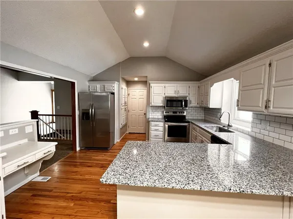 $2,645 | 4509 Northeast Jamestown Drive, Lee's Summit, MO 64064