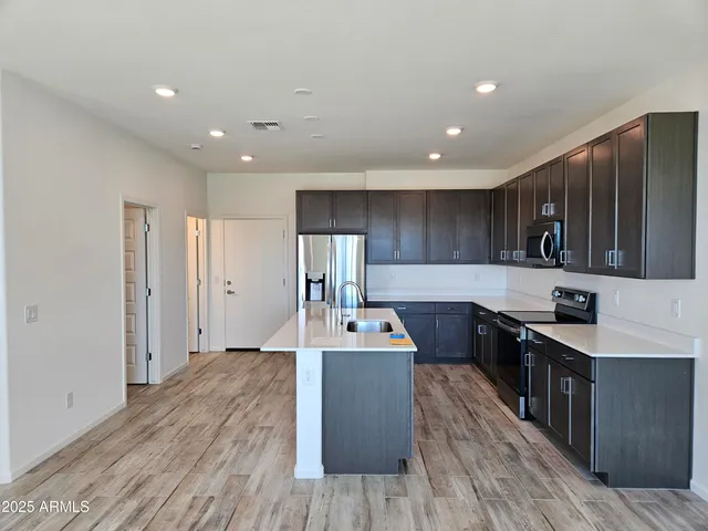 $1,995 | 651 North Ironwood Drive, Unit 1, Apache Junction, AZ 85120