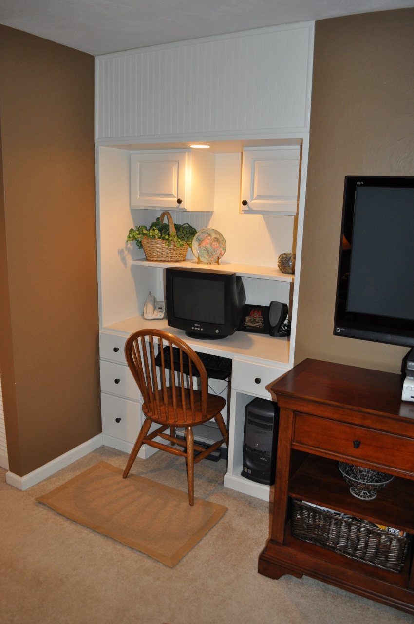 307 Eagle Ridge Roanoke, VA 24012 - Photo 23 of 27 Built in computer desk