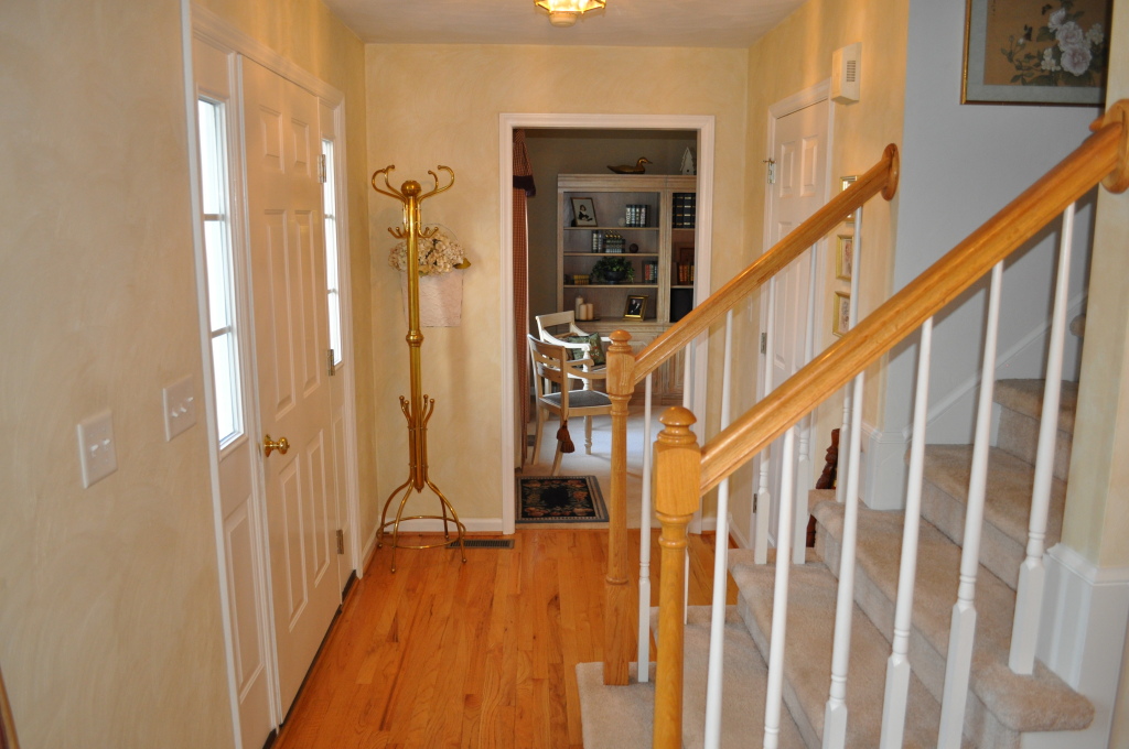 307 Eagle Ridge Roanoke, VA 24012 - Photo 5 of 27 Foyer