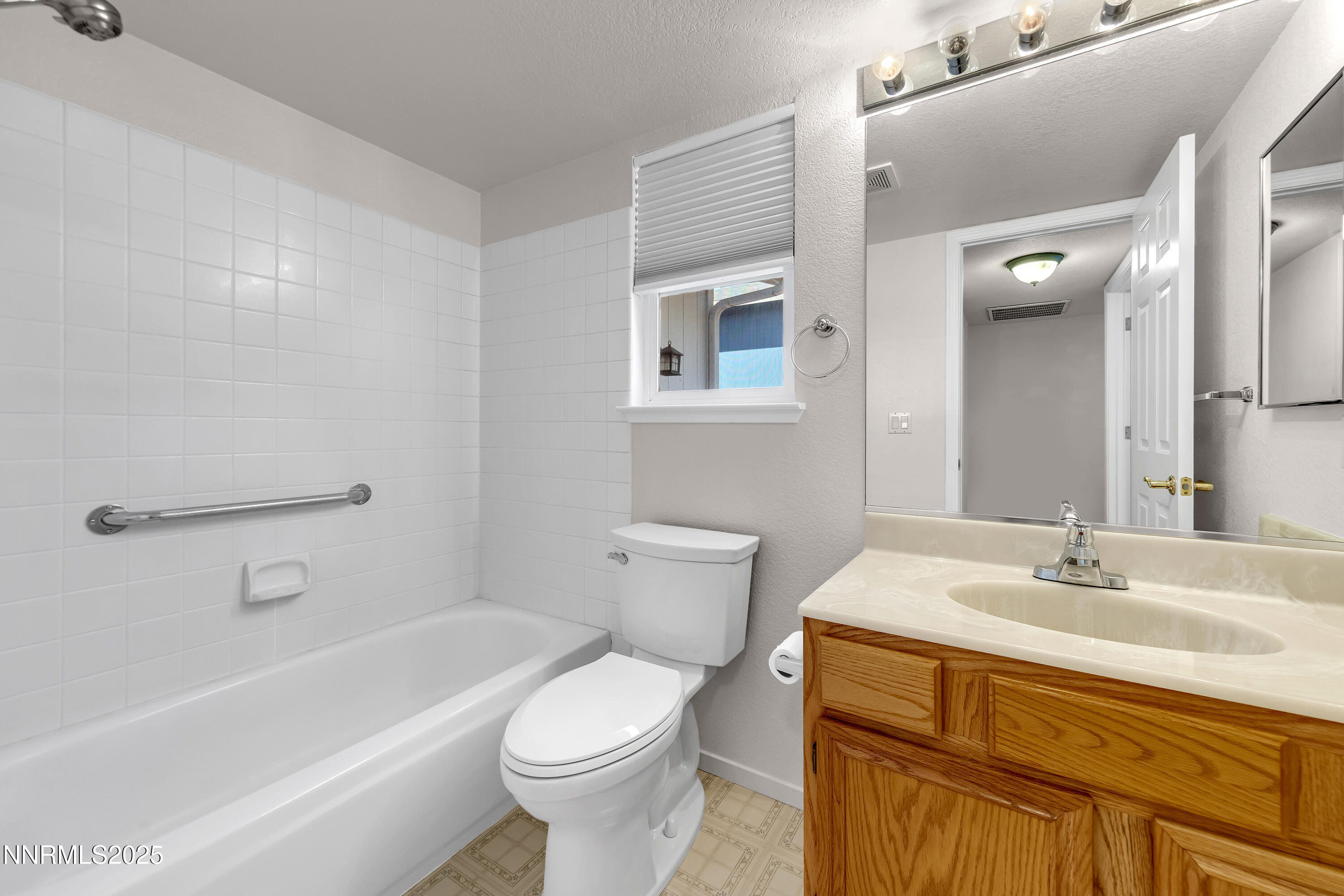 1850 Tess Way Reno, NV 89511 - Photo 37 of 50 a bathroom with a sink a toilet and a bathtub