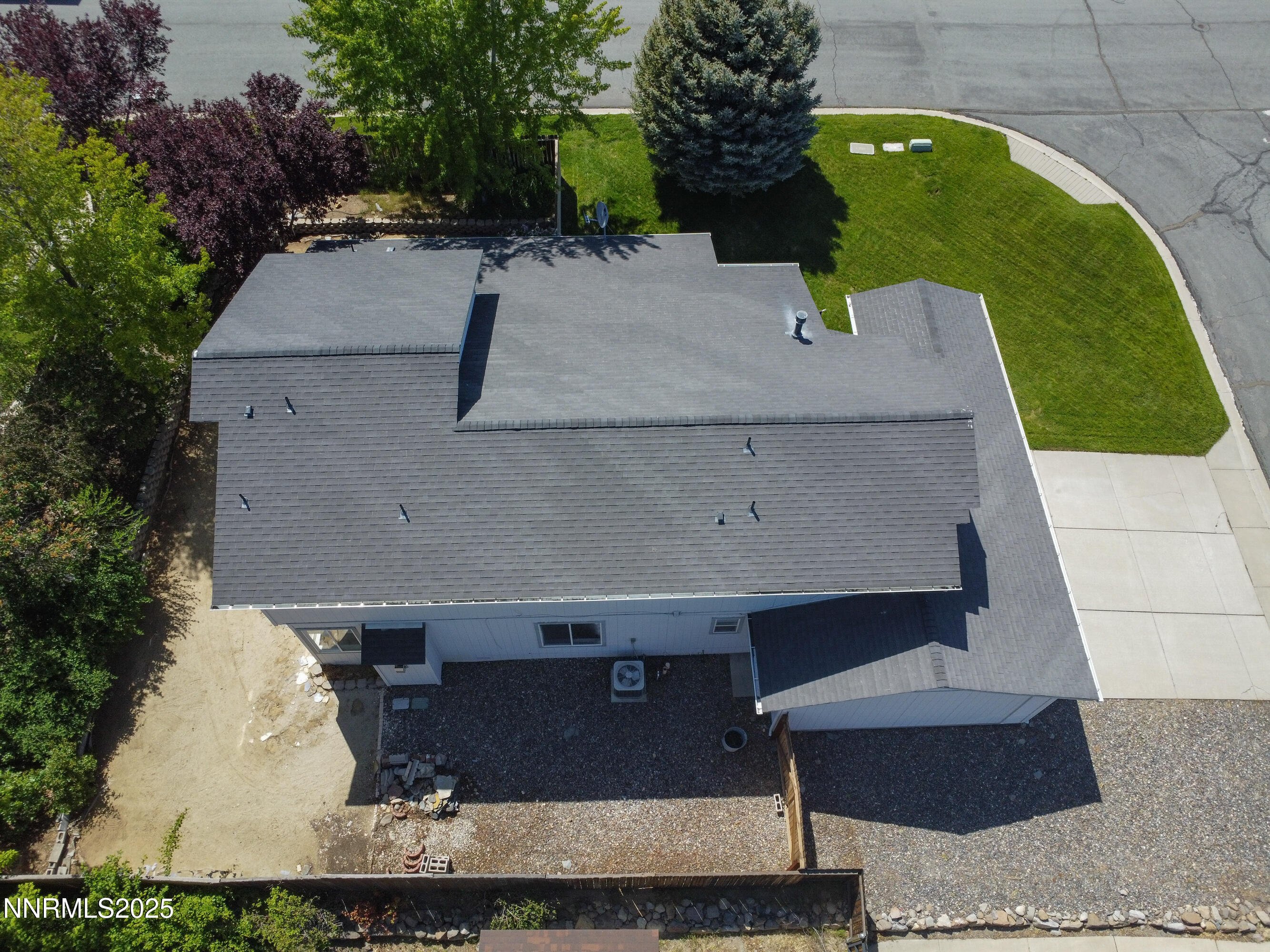1850 Tess Way Reno, NV 89511 - Photo 40 of 50 an aerial view of a house with a yard