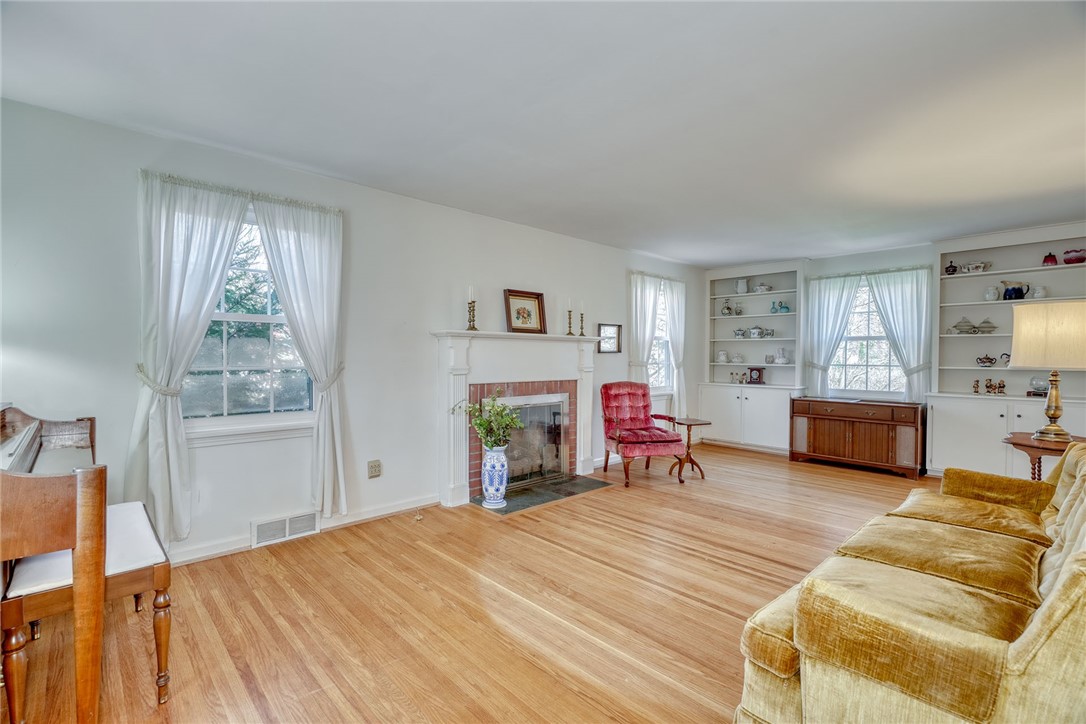 220 London Road Webster, NY 14580 - Photo 4 of 47