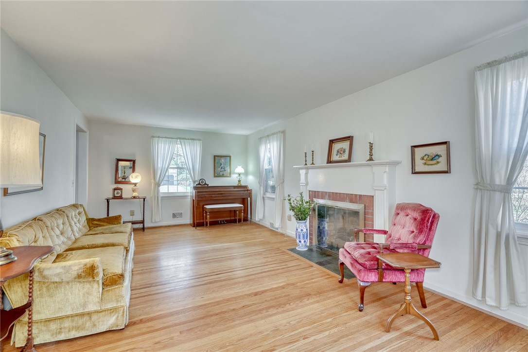 220 London Road Webster, NY 14580 - Photo 6 of 47