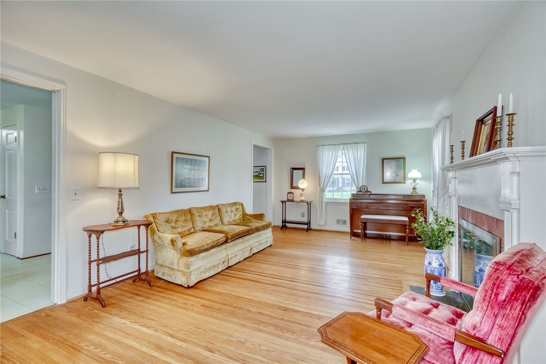 220 London Road Webster, NY 14580 - Photo 7 of 47