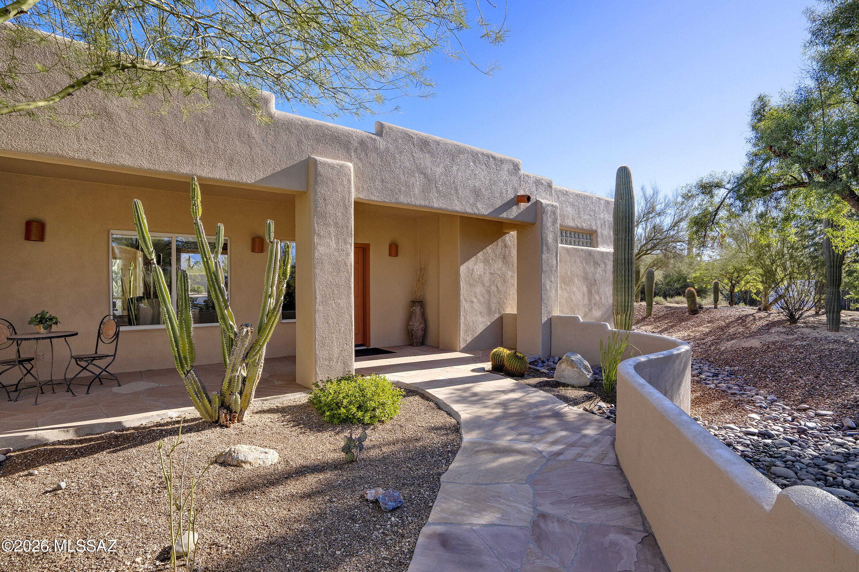 715 West Panorama Road Tucson, AZ 85704 - Photo 2 of 34 Front Courtyard