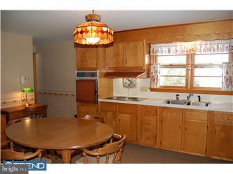 7 Hollow Road Telford, PA 18969 - Photo 4 of 12 Kitchen