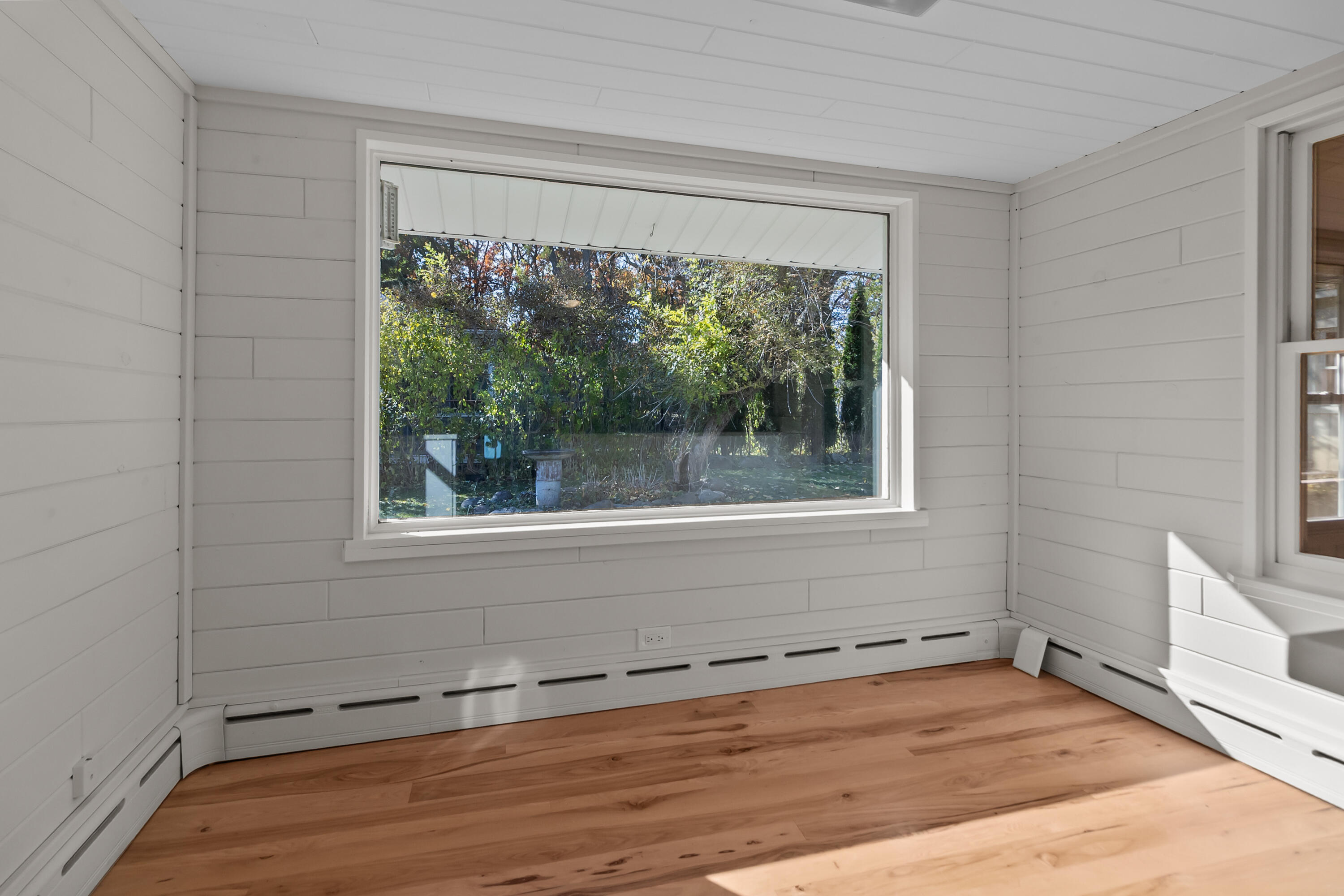 W3926 Springbrook Road Linn, WI 53147 - Photo 17 of 45 Eat-in area