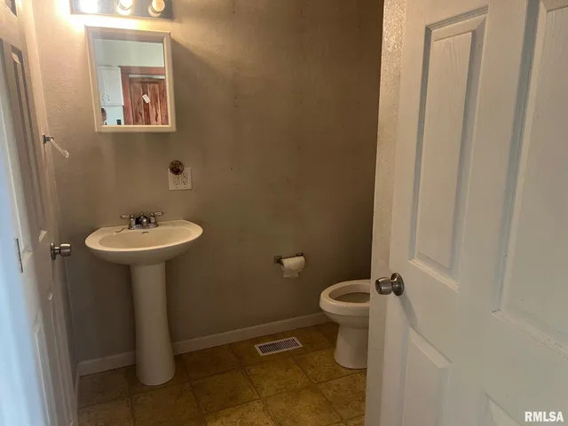 $109,900 | 321 North Co Road 1200, Sutter, IL 62373