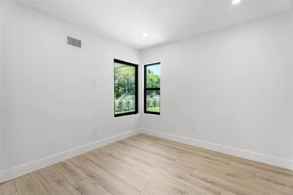 $5,200 | 19701 Blythe Street, Winnetka, CA 91306