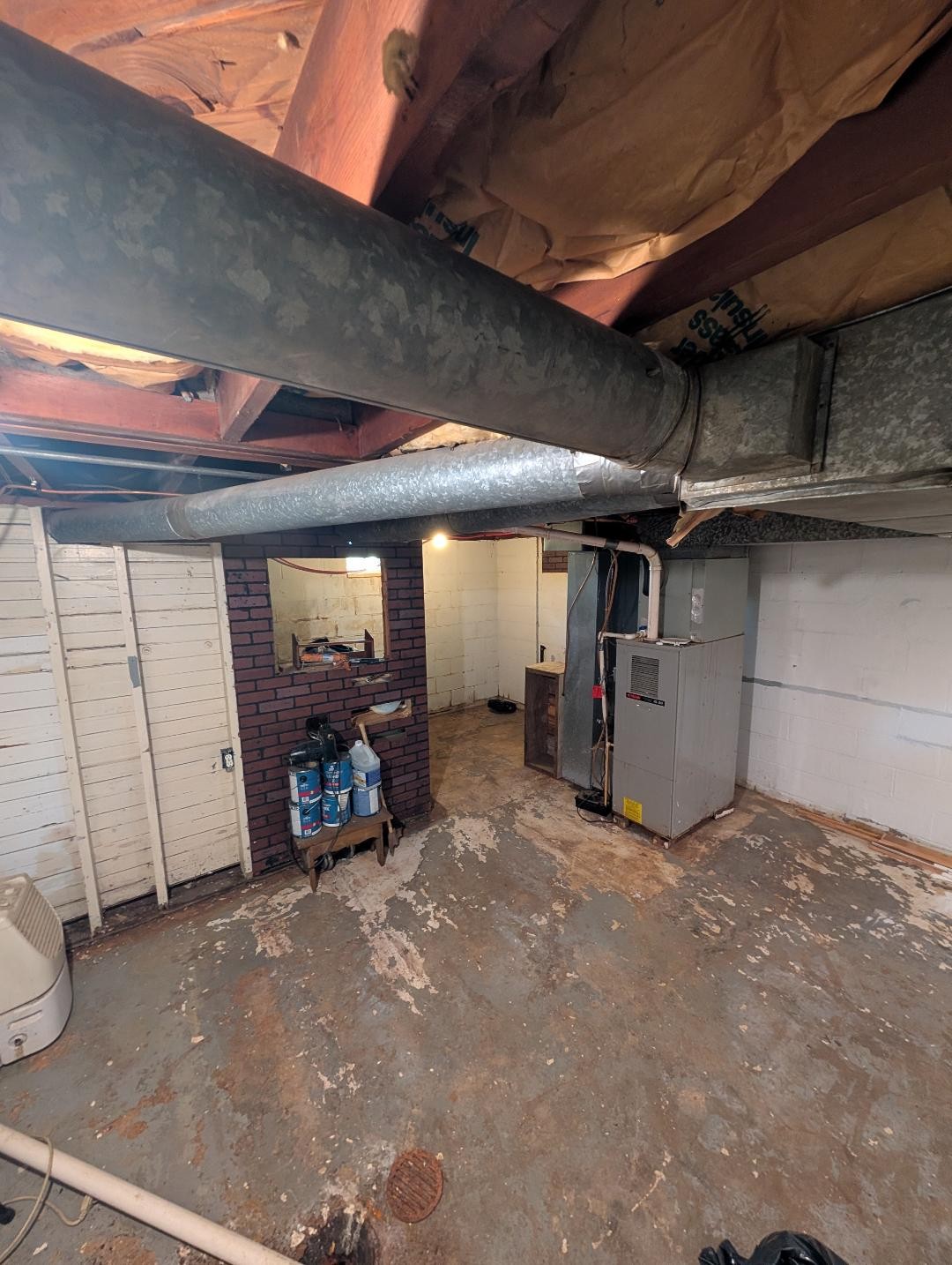 11774 Hopkinsville Road Princeton, KY 42445 - Photo 17 of 25 a view of a car garage