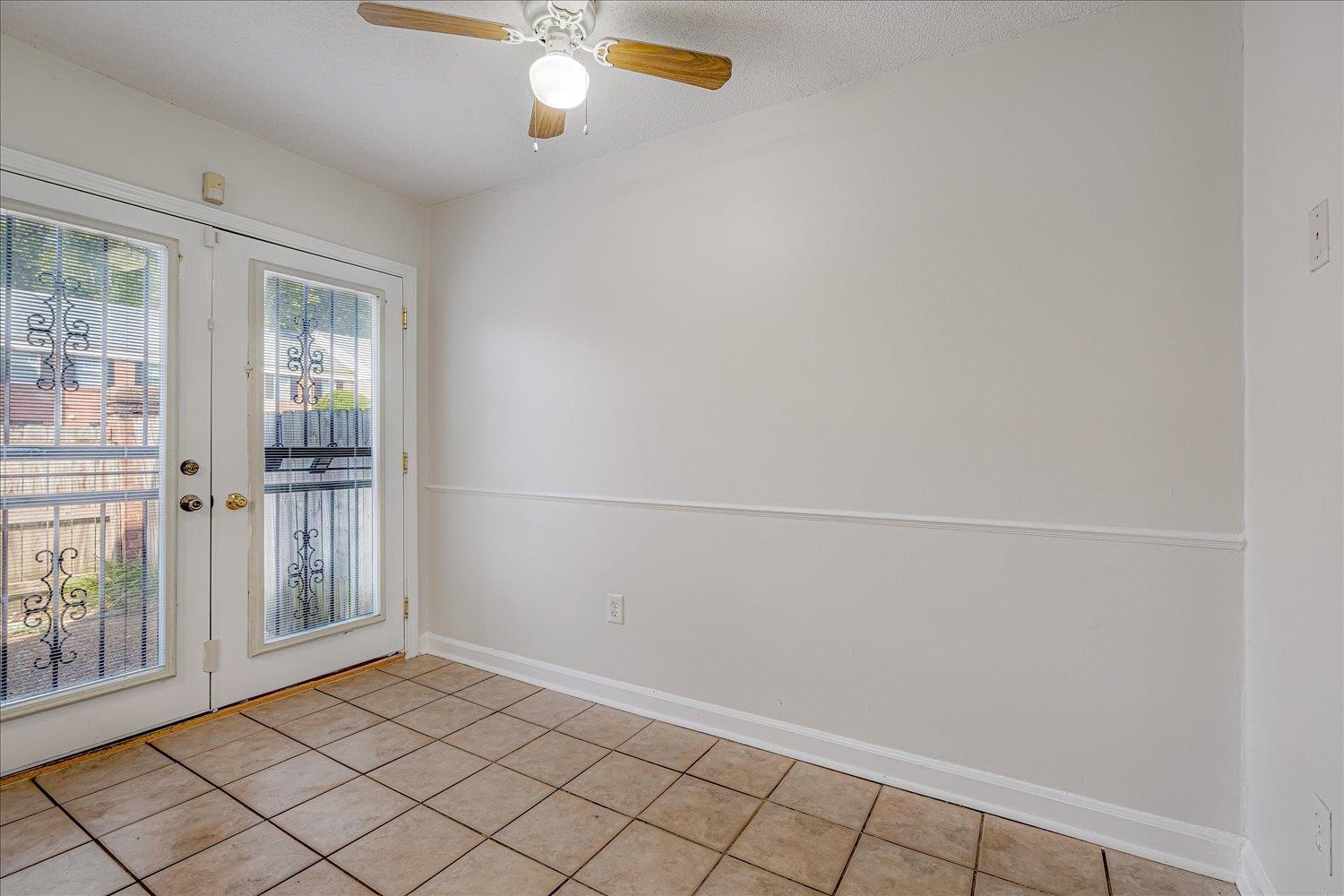 5696 Quince Road, Unit 1 Memphis, TN 38119 - Photo 2 of 26 an empty room with windows
