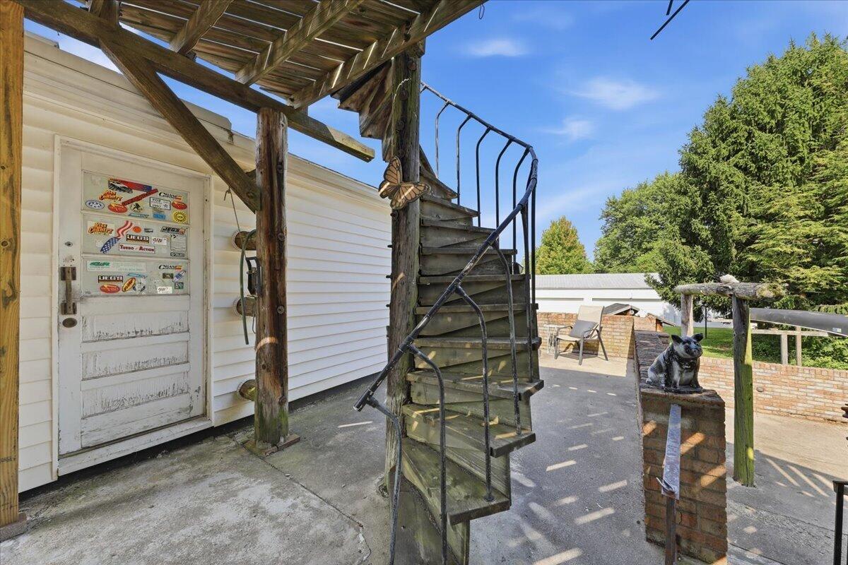 2955 Mechanicsburg Road Springfield, OH 45503 - Photo 30 of 55 19-Spiral Staircase to Deck