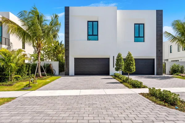 $2,995,000 | 723 Lake Avenue North, Delray Beach, FL 33483