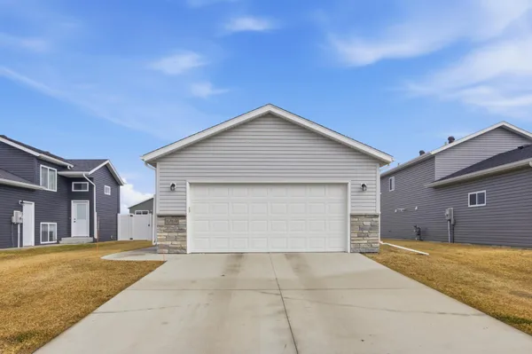 $310,000 | 6769 70th Avenue South, Horace, ND 58047