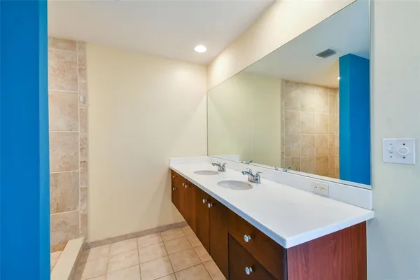 $2,699 | 1208 East Kennedy Boulevard, Unit 1126, Tampa, FL 33602