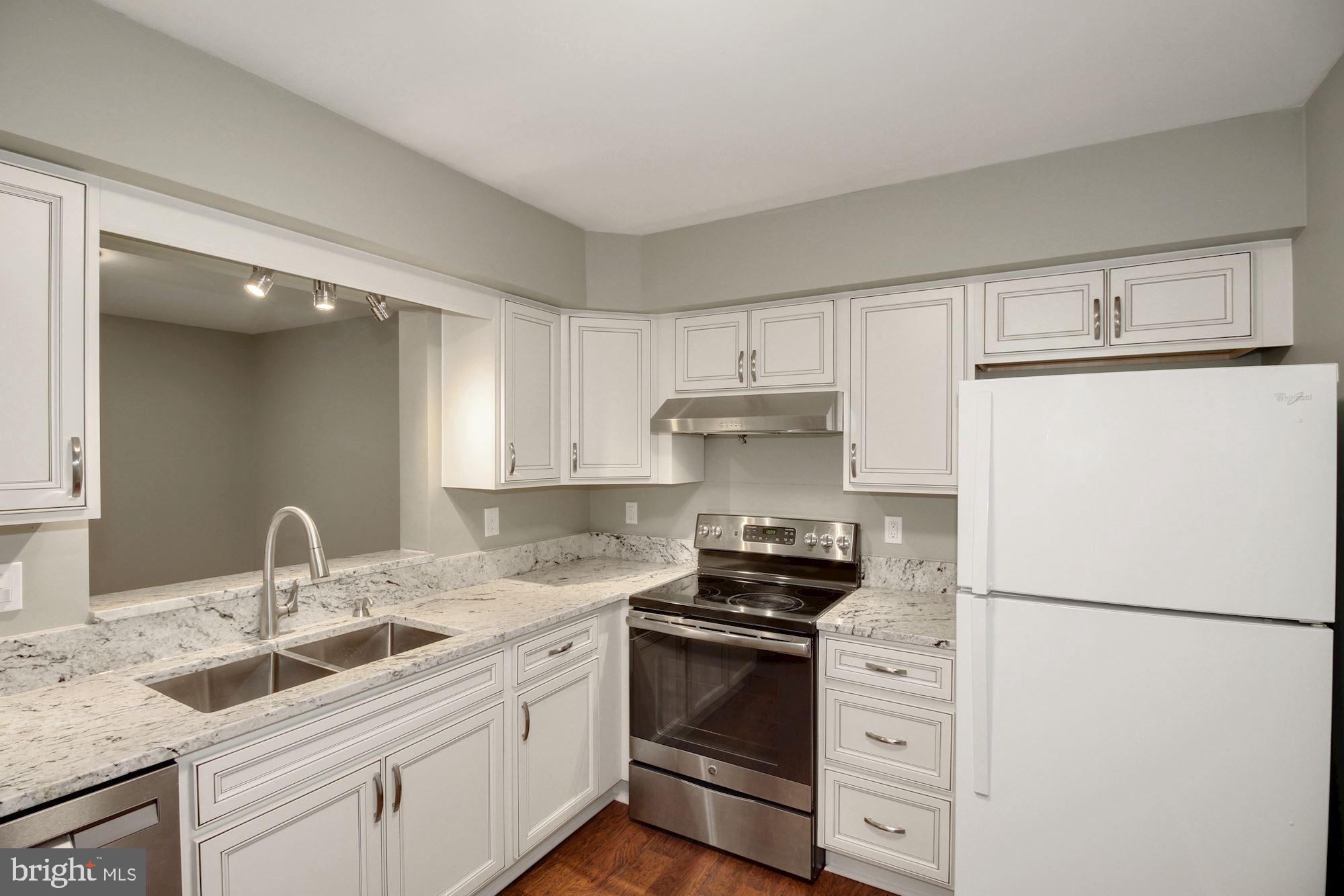 465 Pleasanton Road, Unit C32 Westminster, MD 21157 - Photo 4 of 28 Updated Kitchen