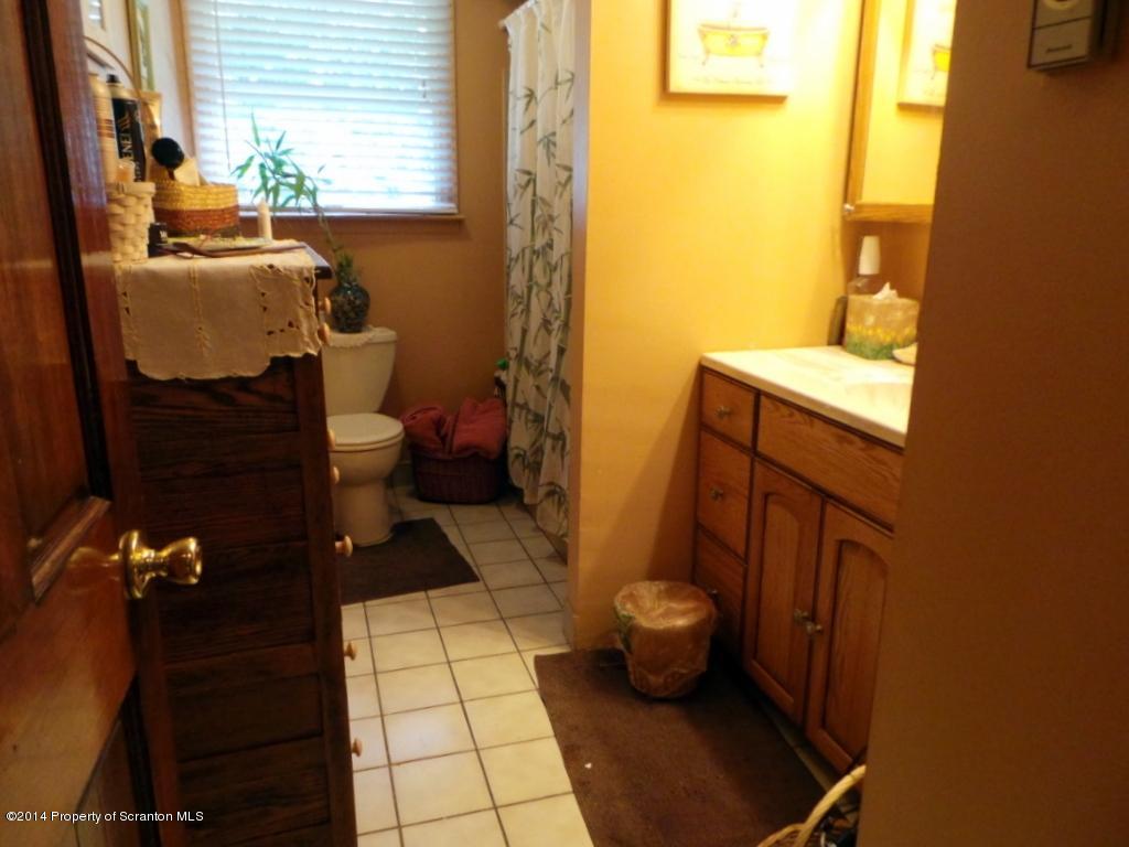 219 Rinaldi Drive Taylor, PA 18517 - Photo 14 of 23 Gallery Image 14