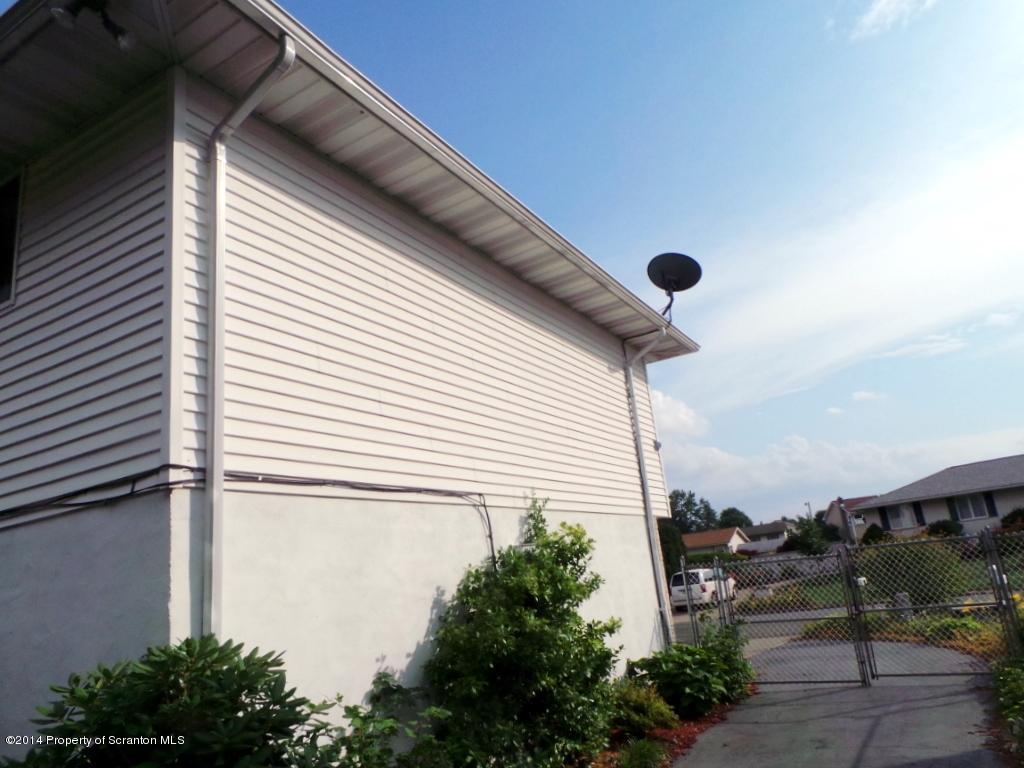 219 Rinaldi Drive Taylor, PA 18517 - Photo 3 of 23 Gallery Image 3
