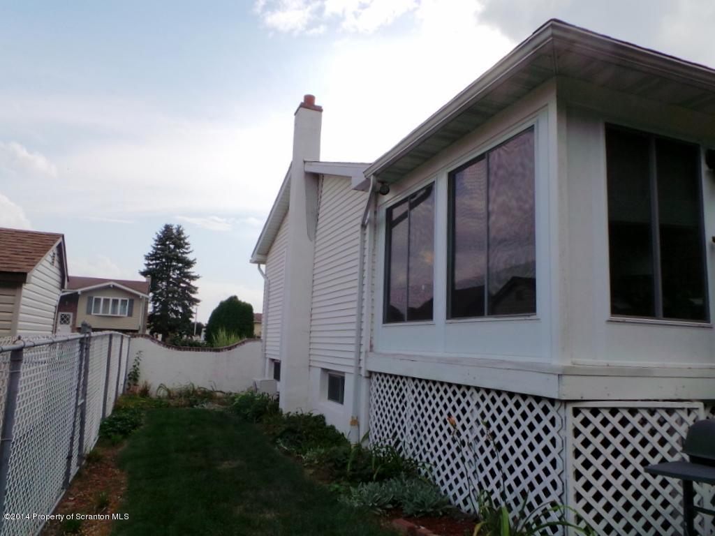 219 Rinaldi Drive Taylor, PA 18517 - Photo 4 of 23 Gallery Image 4