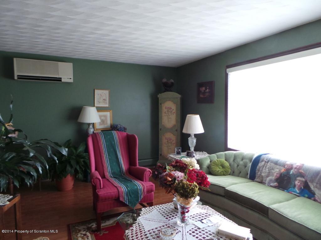 219 Rinaldi Drive Taylor, PA 18517 - Photo 5 of 23 Gallery Image 5