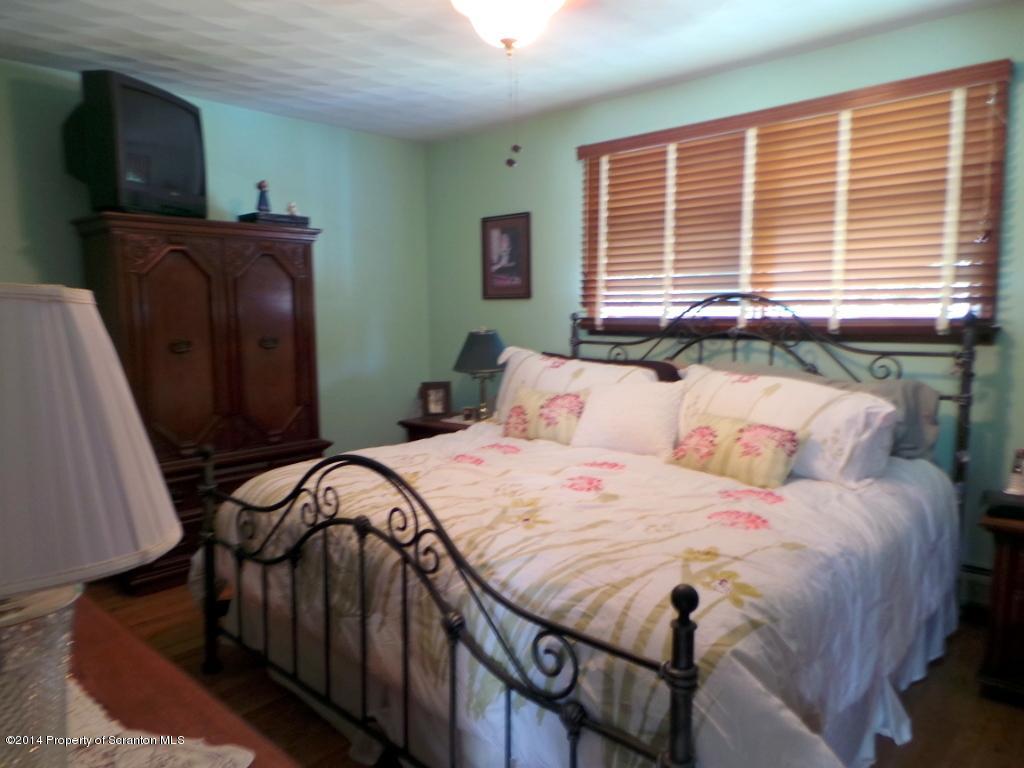 219 Rinaldi Drive Taylor, PA 18517 - Photo 10 of 23 Gallery Image 10