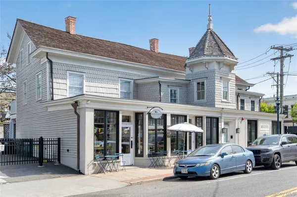 $3,250 | 108 South Street, Unit D, Oyster Bay, NY 11771