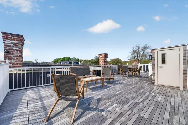$3,250 | 108 South Street, Unit D, Oyster Bay, NY 11771