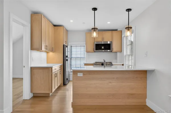 $3,250 | 108 South Street, Unit D, Oyster Bay, NY 11771