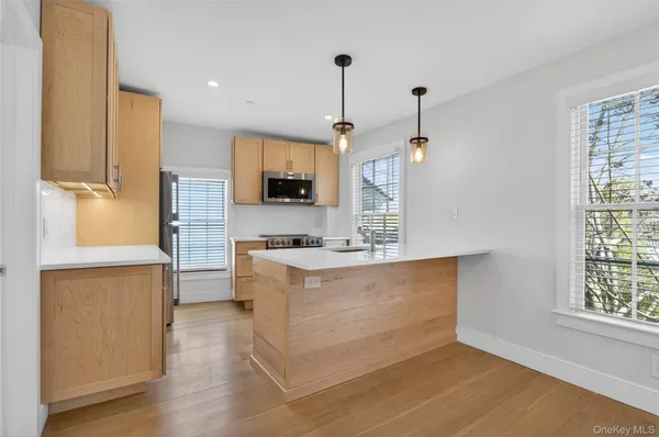 $3,250 | 108 South Street, Unit D, Oyster Bay, NY 11771